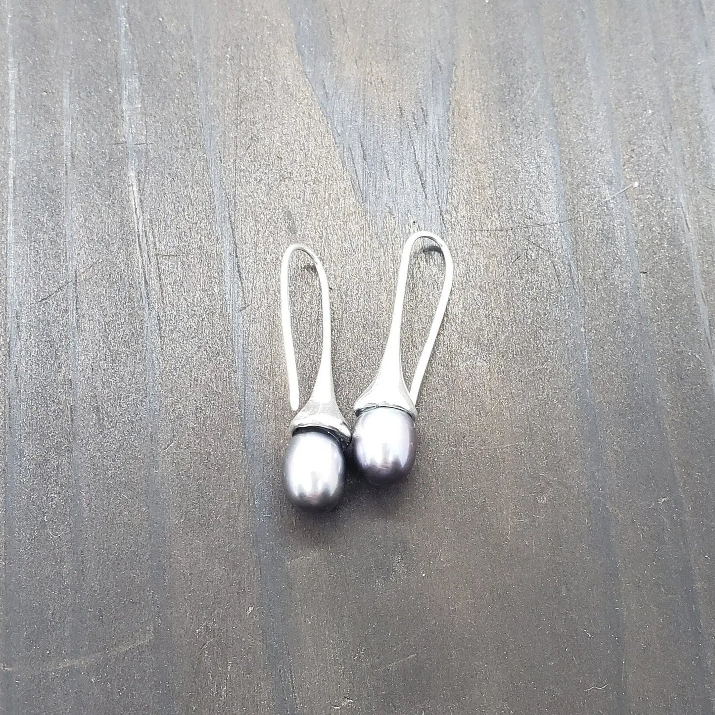 Japanese Fresh Water Pearl Dangle Earring, Iridescent Gray Pearl - moonlitbeading