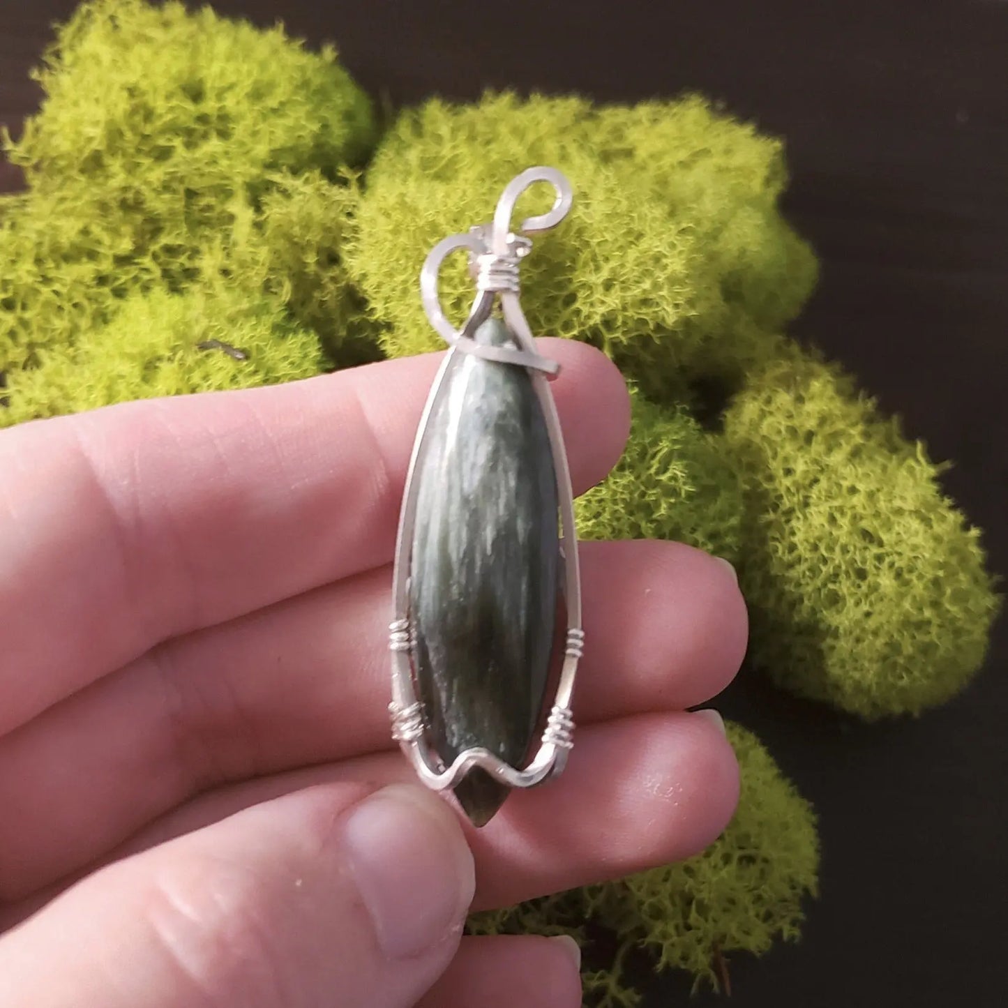 Minimalist Seraphinite Wire Wrapped Pendant, Angel Jewelry, Reki Yoga Jewelry - moonlitbeading