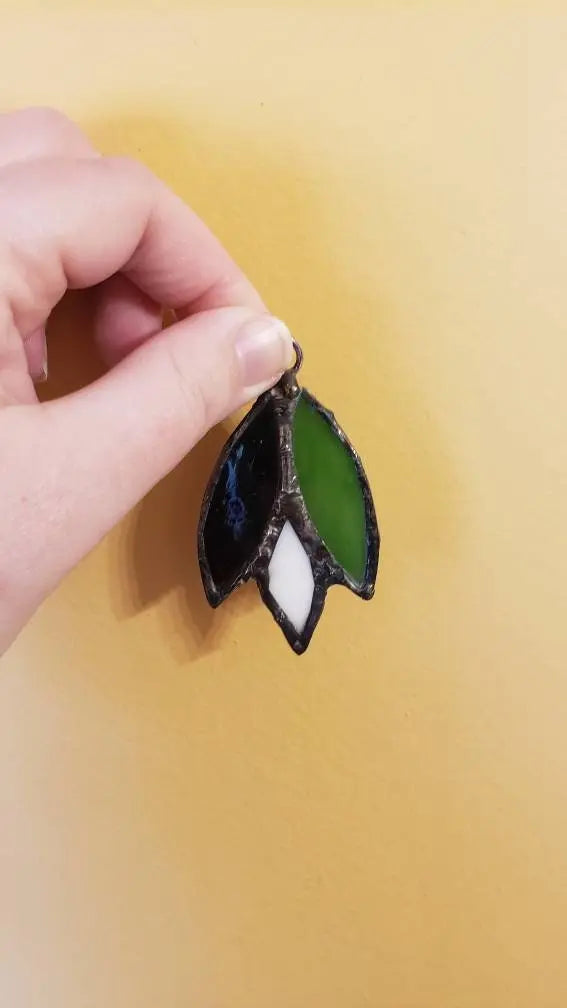 Aromantic Flower Suncatcher, LGBTQ+ Floral stained glass - moonlitbeading