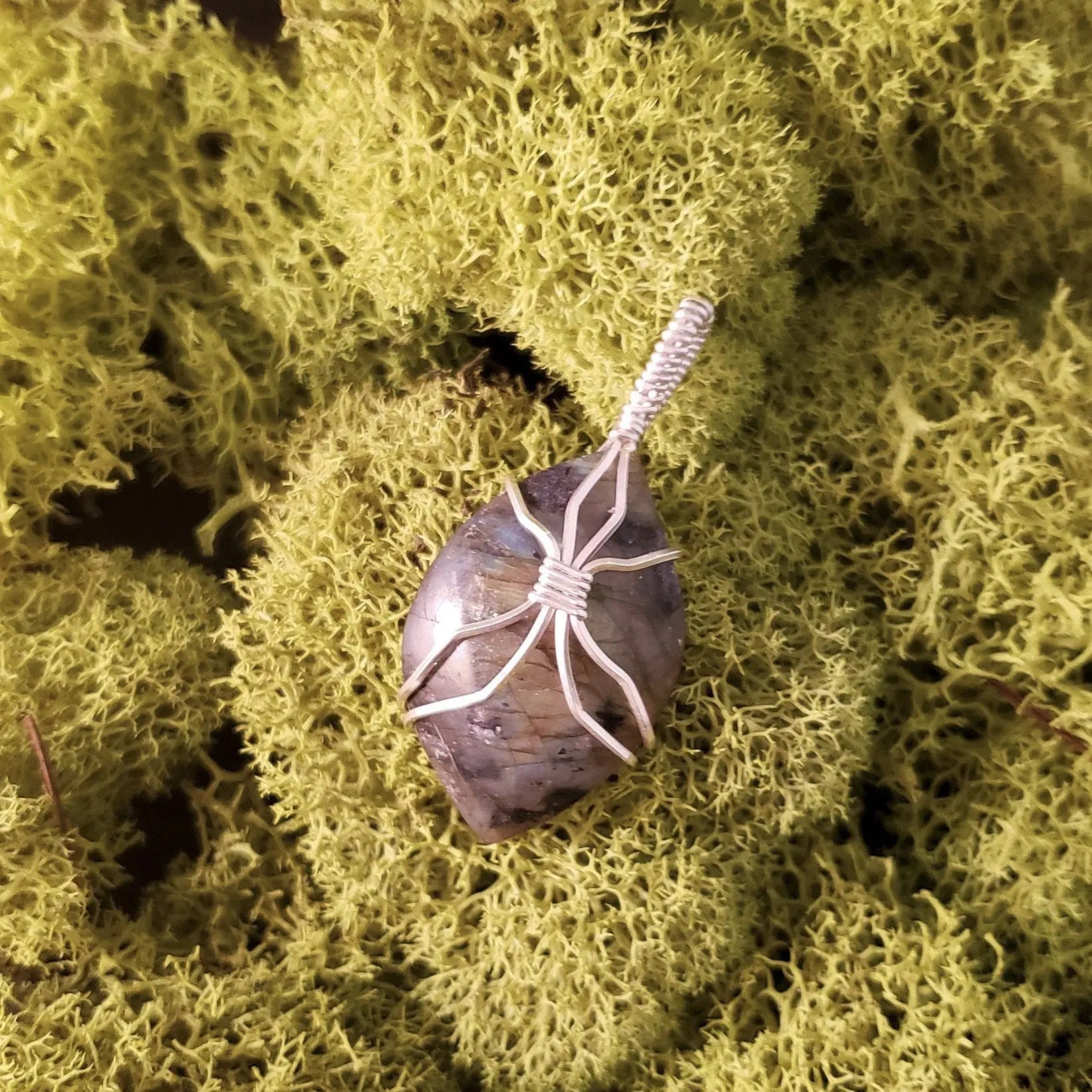 Labradorite Yoga Pendant    gemstone pendant, labradorite